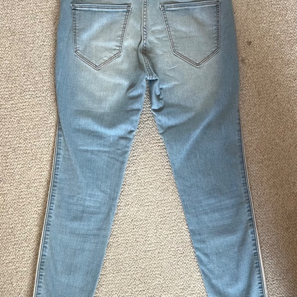 Hollister High-Rise Crop Super Skinny Jeans - Picture 3 of 6